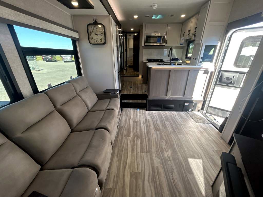 2025 JAYCO SEISMIC 4113 - Image 21