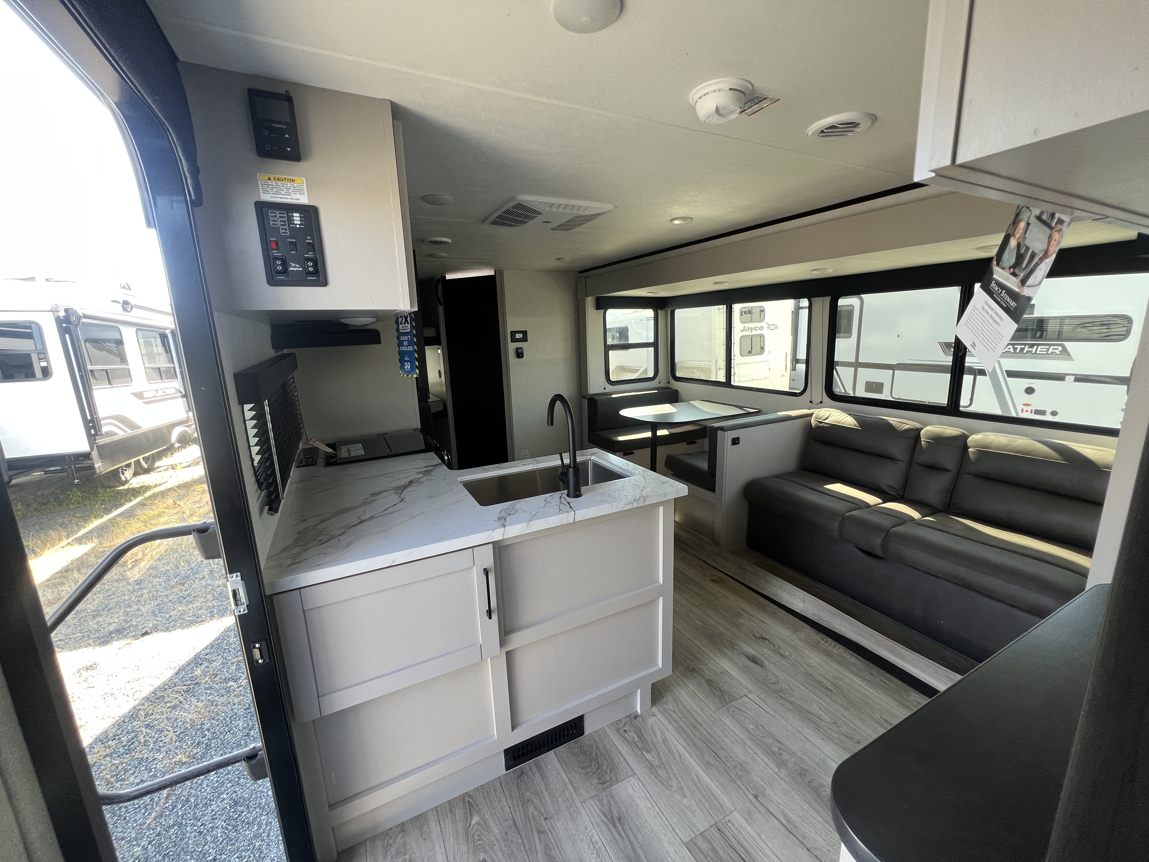 2026 JAYCO Jay Feather 26BHSL - Image 3