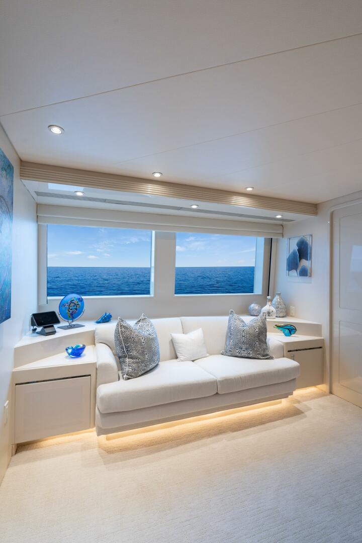 2001 Westship Skylounge - Image 21