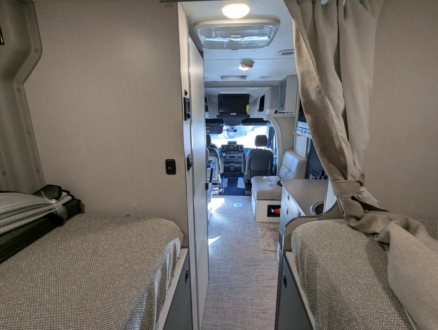2026 Winnebago EKKO Sprinter 23B AWD - ATH Edition - Image 31