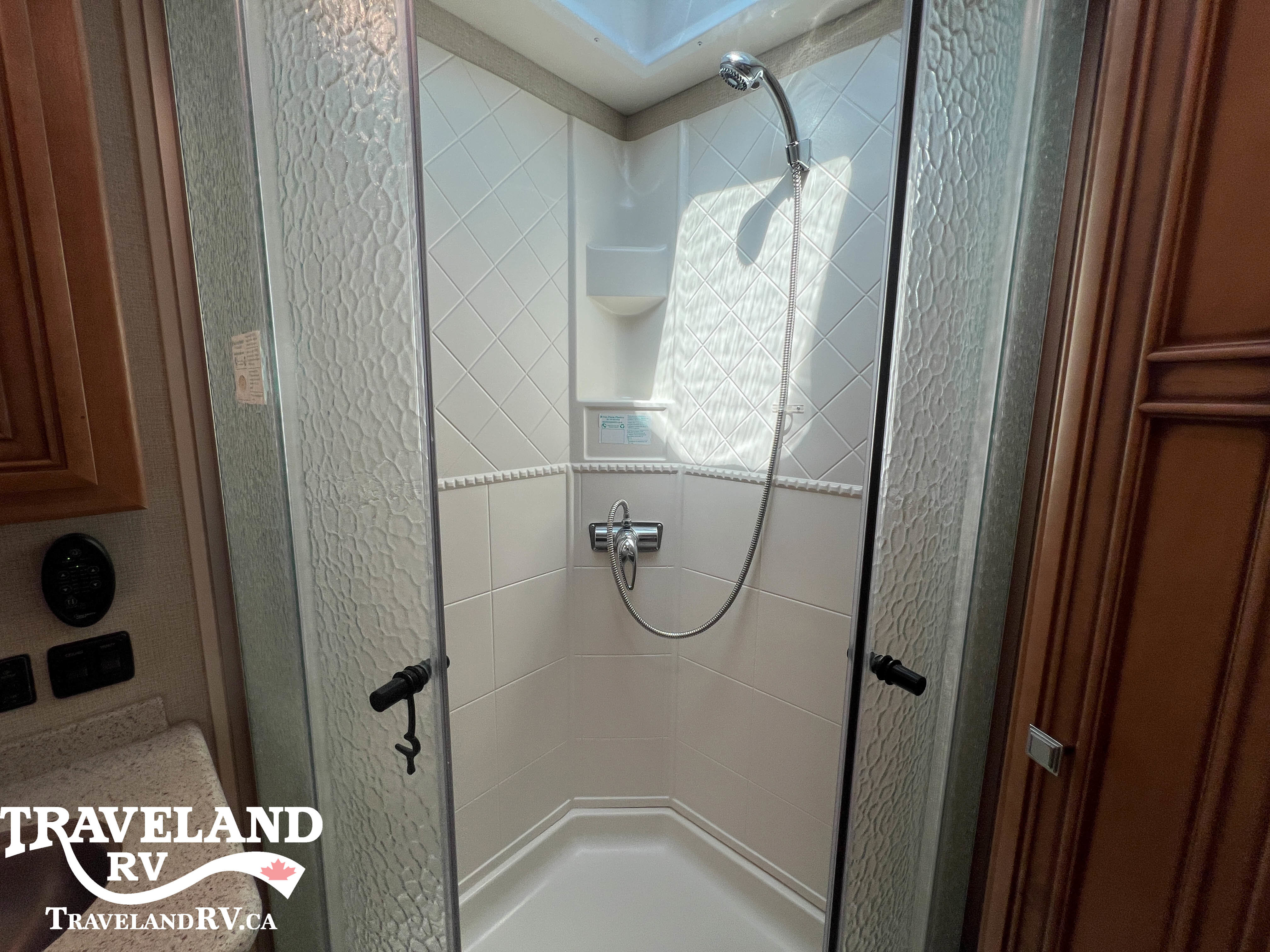 2018 Newmar Bay Star 3401 - Image 25