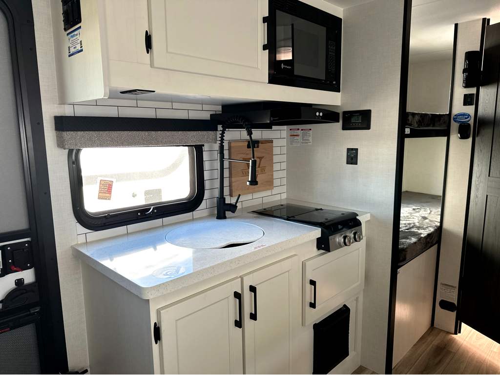 2027 VENTURE RV SPORTTREK STINGER 222VUD - Image 18