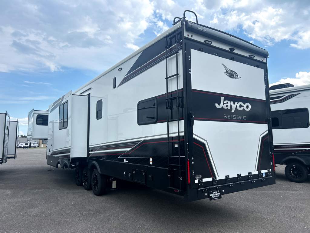 2026 JAYCO SEISMIC 395 - Image 3