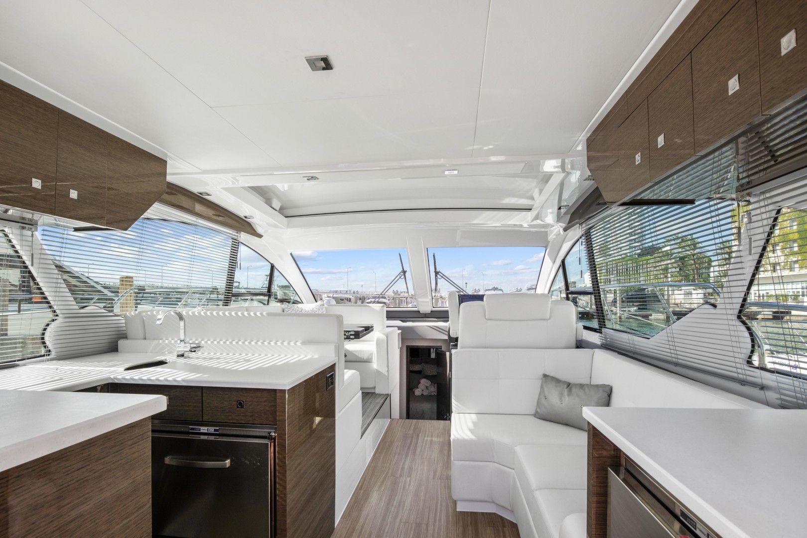 2019 Cruisers 50 Cantius - Image 19