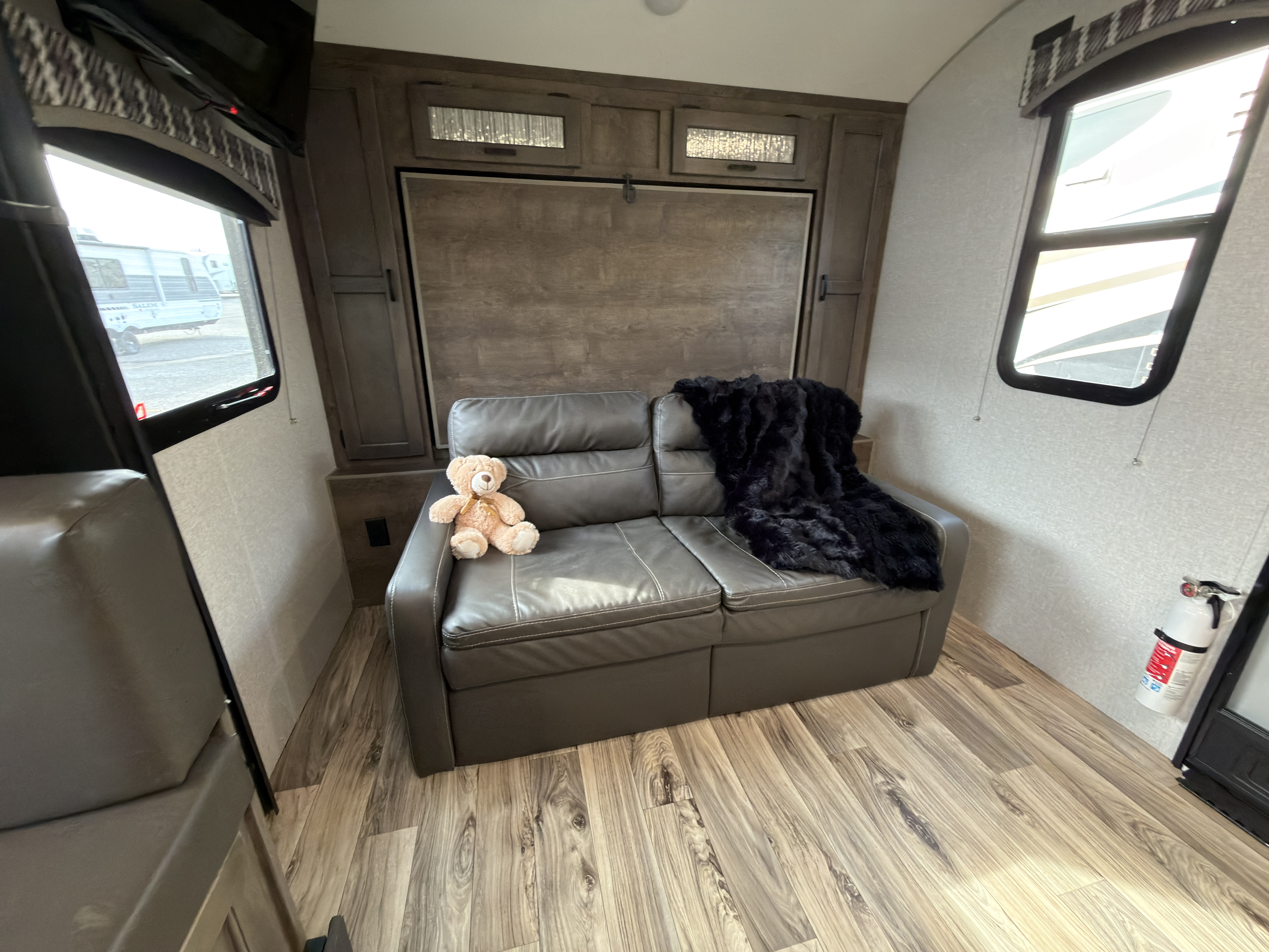 2022 Venture RV Sonic SN220VRB - Image 10