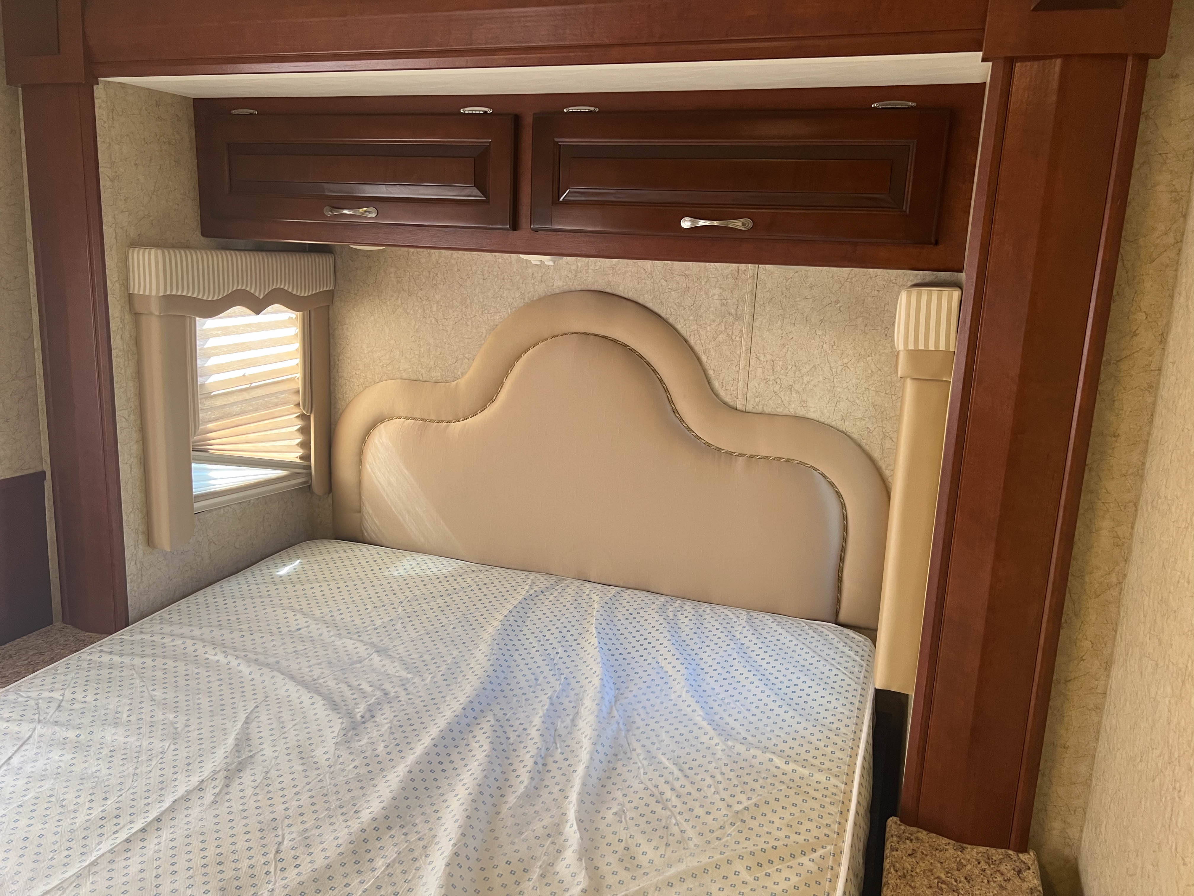 2011 NEWMAR BAYSTAR 3302 - Image 30