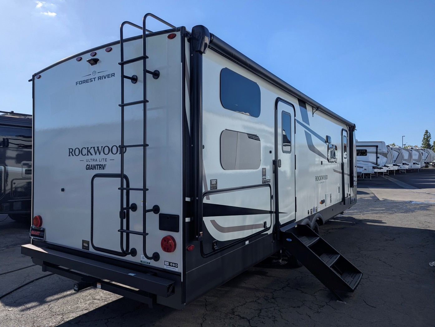 2027 Forest River Rockwood Ultra Lite 2706BH - Image 7