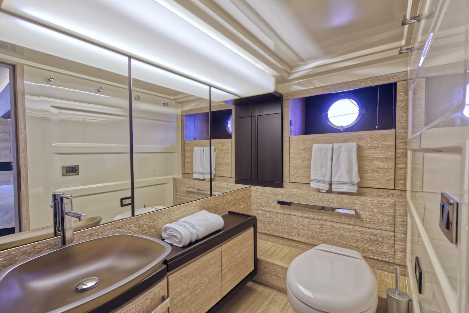 2015 Azimut 64 Flybridge - Image 35