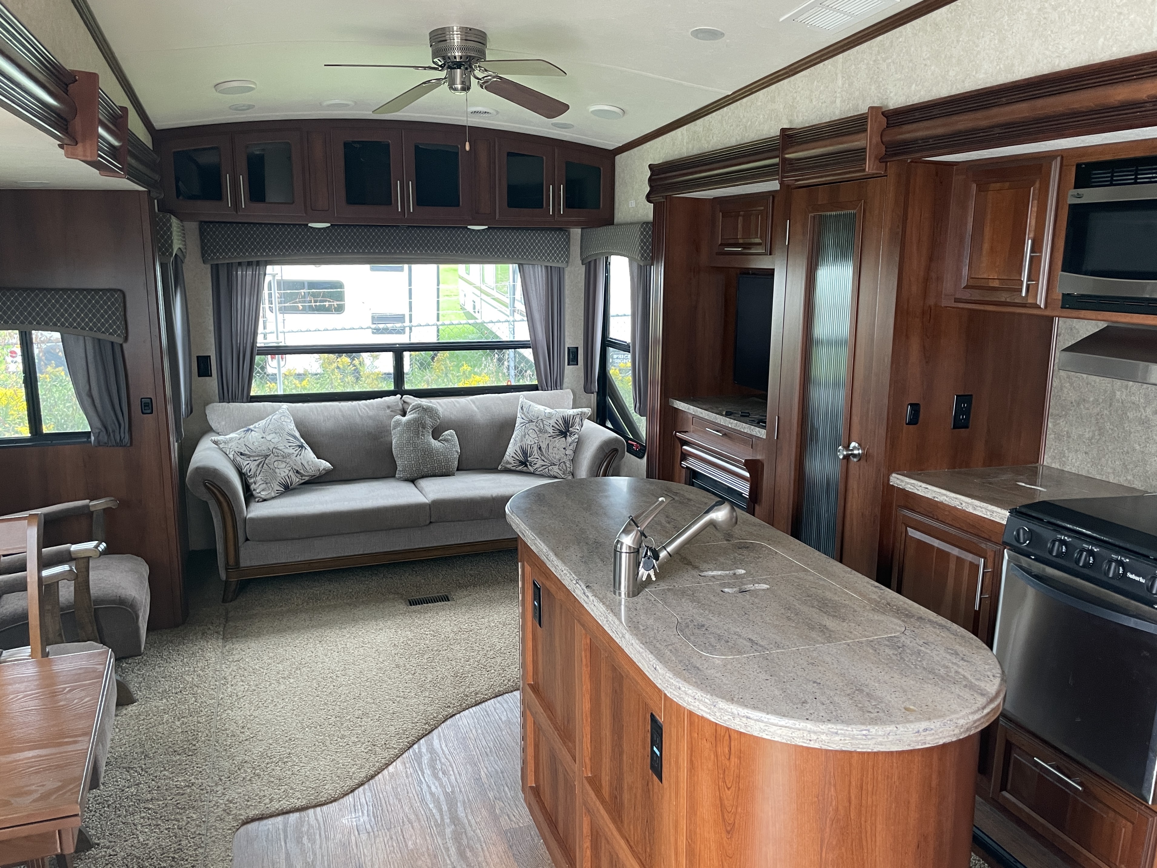 2015 Forest River Wildcat 295RSX - Image 7