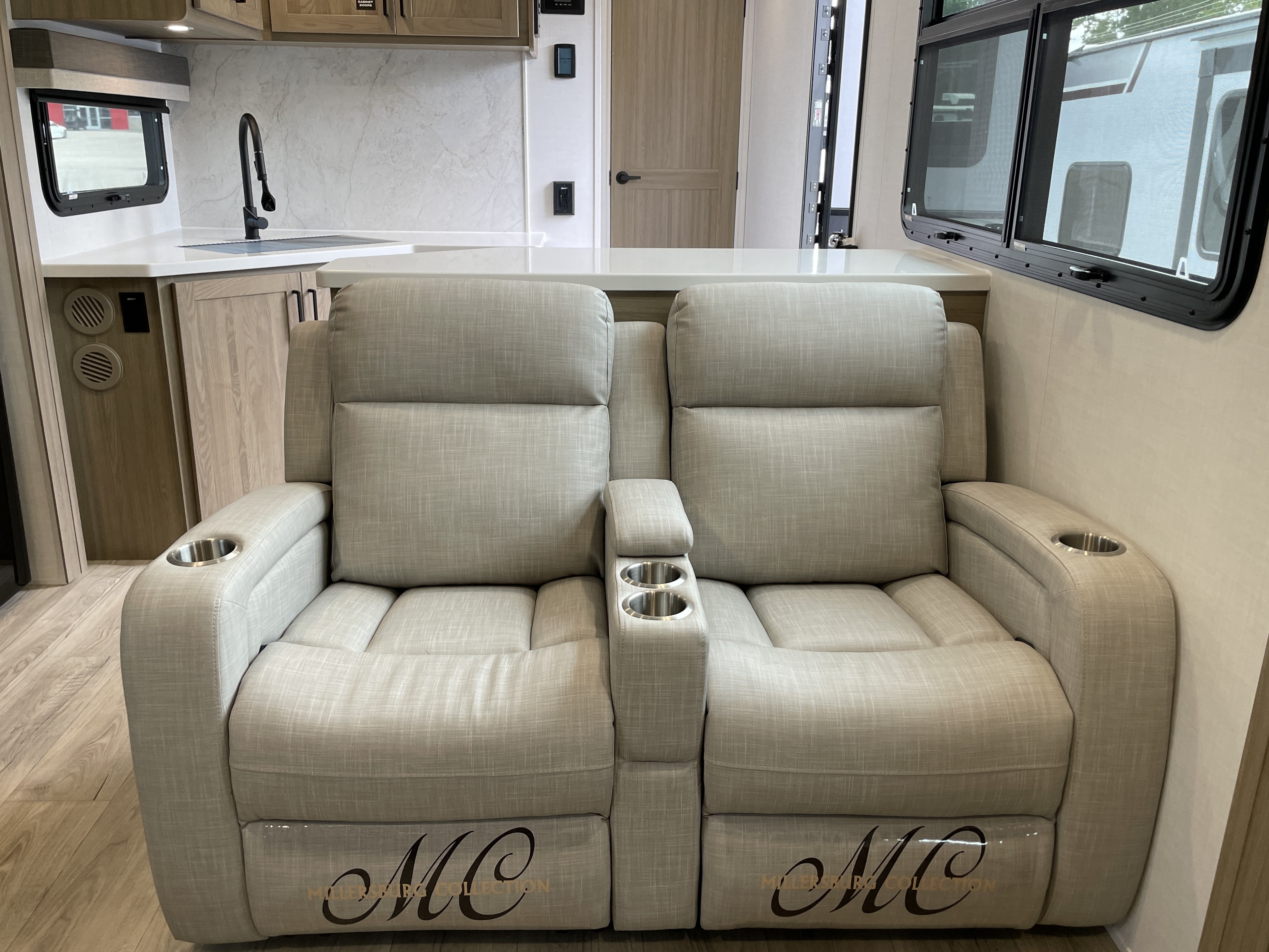 2027 Forest River Rockwood Ultra Lite 2921RL - Image 8