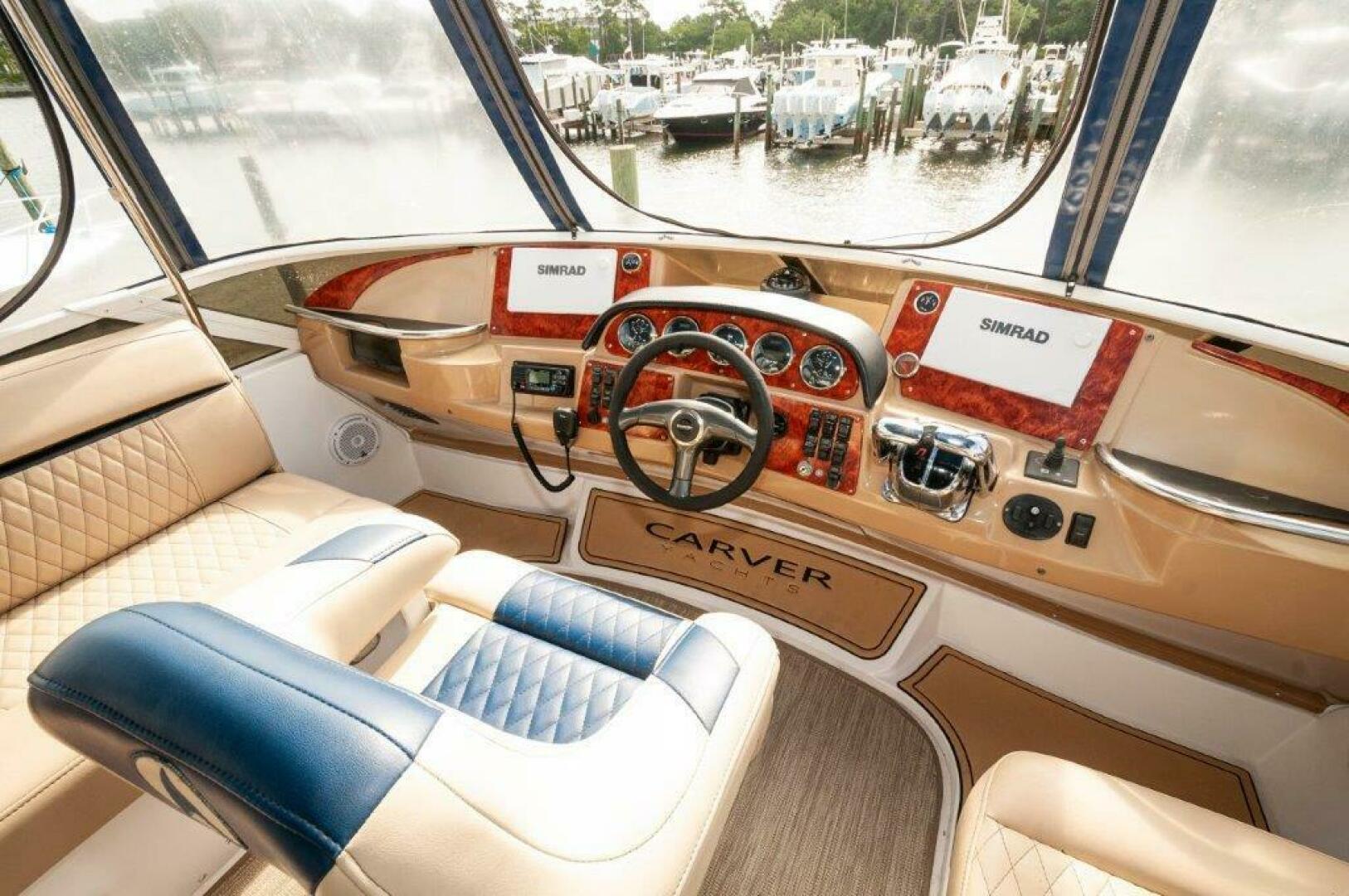 2002 Carver 444 Cockpit Motor Yacht - Image 15