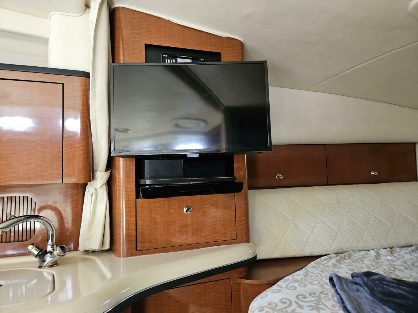 2004 Sea Ray 320 - Image 26