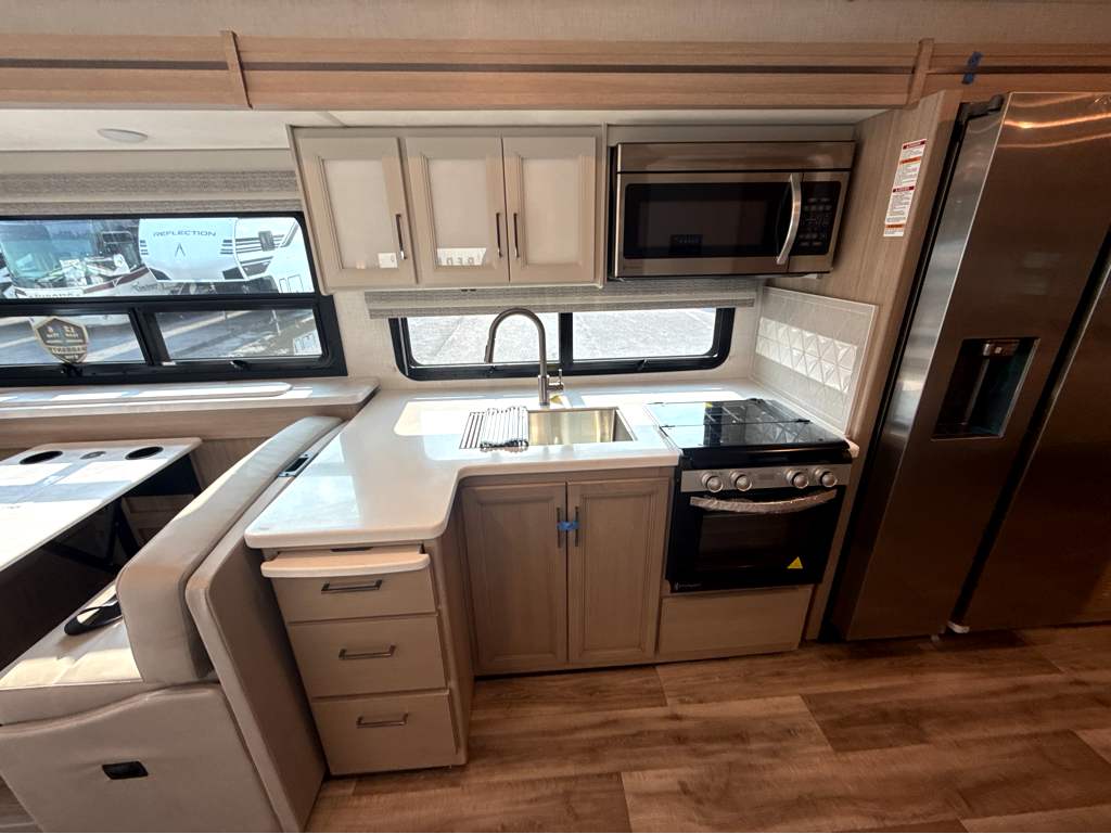 2027 THOR MOTOR COACH HURRICANE 36H - Image 19