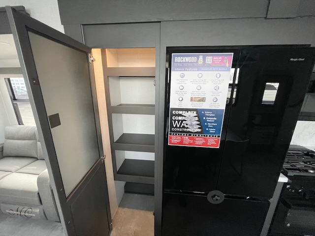 2025 ROCKWOOD SIGNATURE 375RL - Image 21