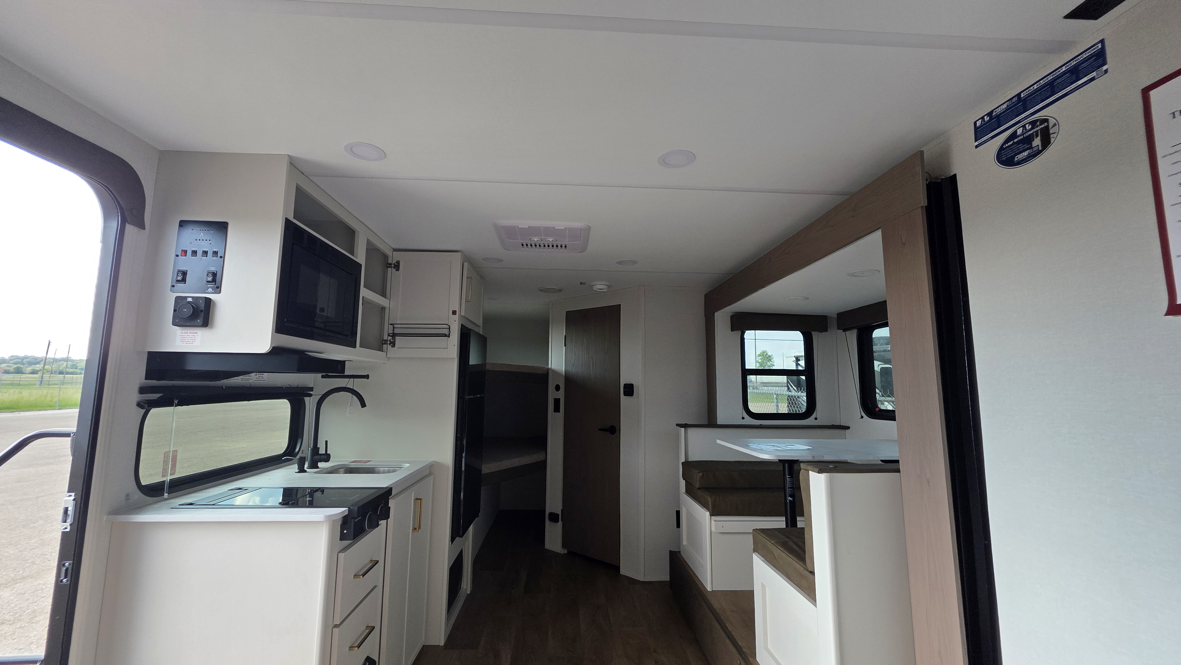 2027 GRAND DESIGN TRANSCEND 161DB - Image 10