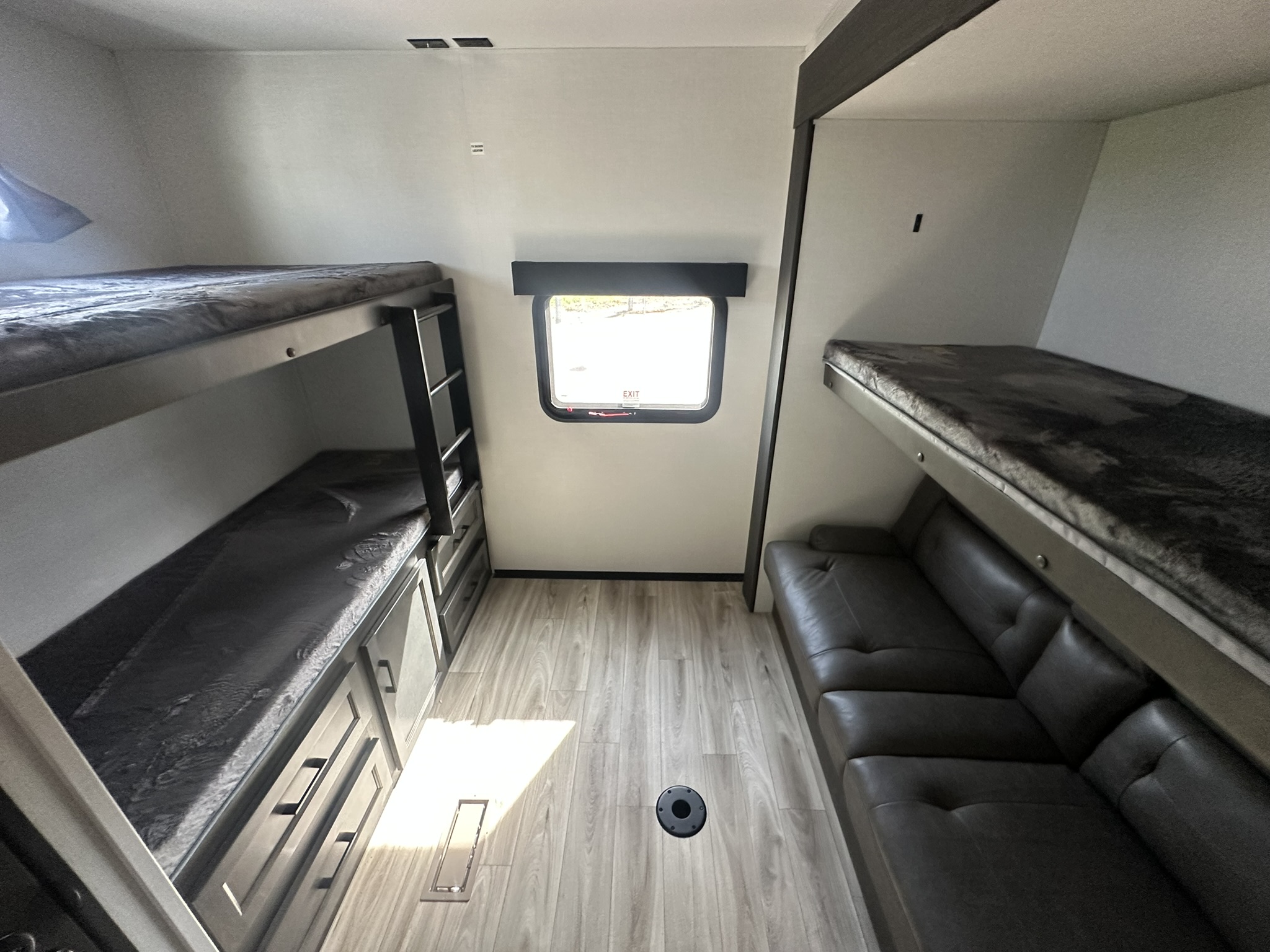 2026 VENTURE RV SPORTTREK 354VBH - Image 28