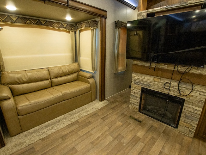 2018 Keystone Montana 3820FK - Image 15