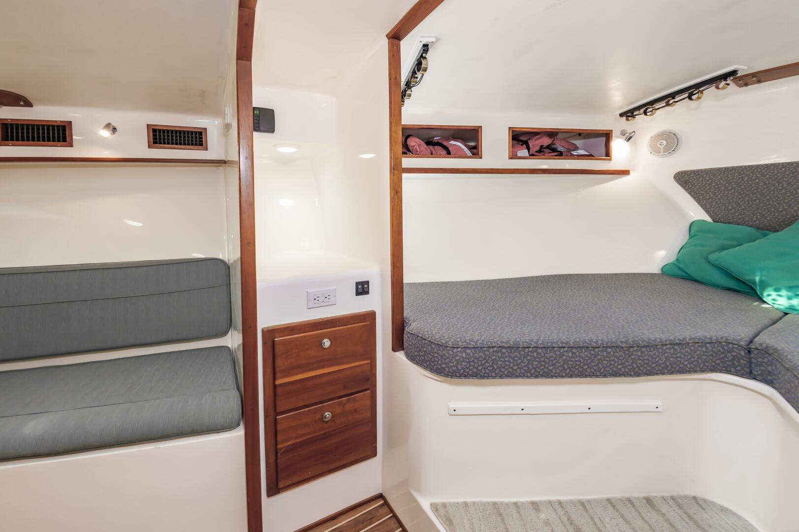 2003 Custom Carolina 40 Layton Express - Image 34