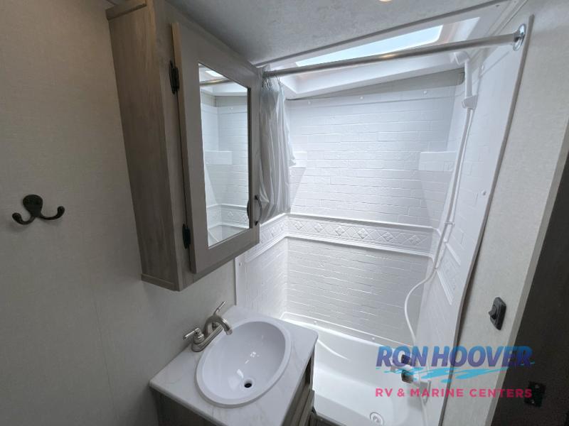2024 COACHMEN 368TBH - Image 28