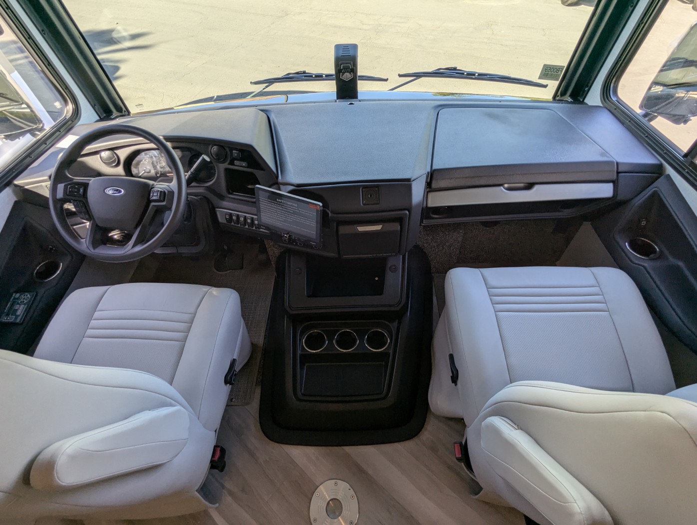 2026 Fleetwood Bounder 35K - Image 7