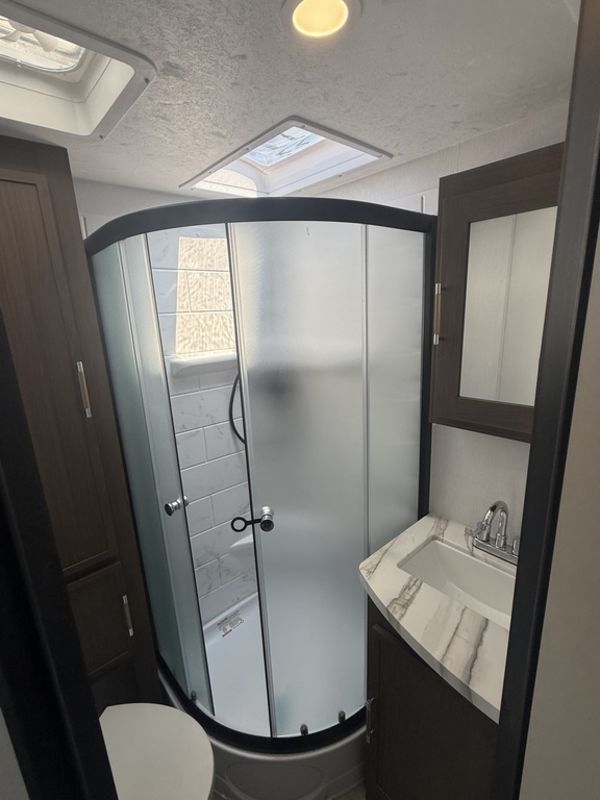 2027 Coachmen FET19SE-320 - Image 9