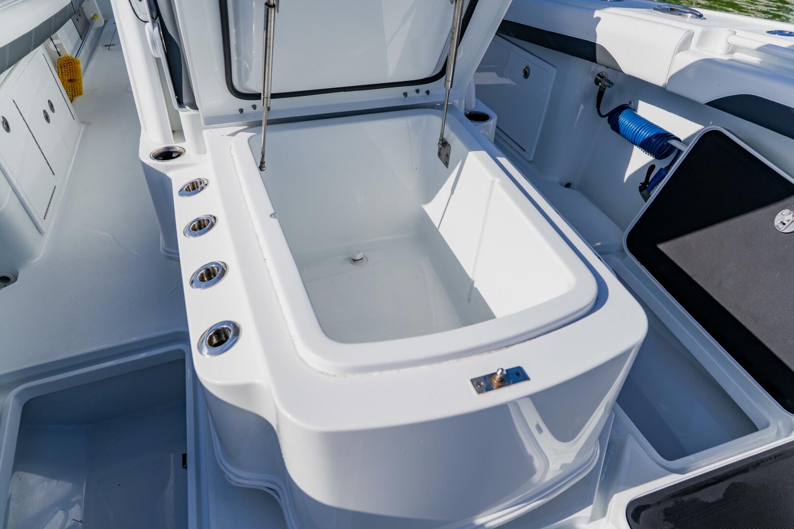 2025 Yellowfin 36 Offshore - Image 17