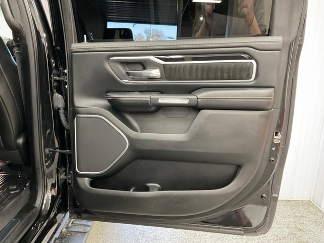 2019 Ram 1500 Pickup-V8 Crew Cab Laramie 4WD - Image 24