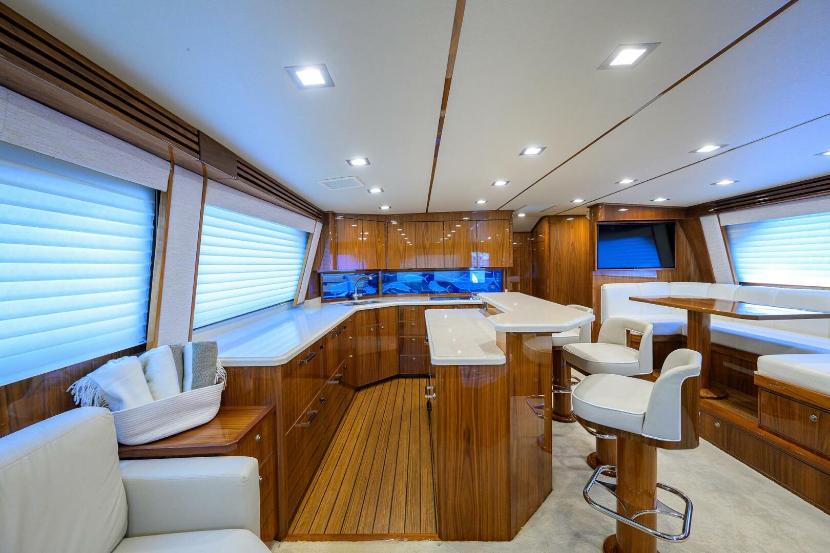 2021 Viking 72 Convertible - Image 6