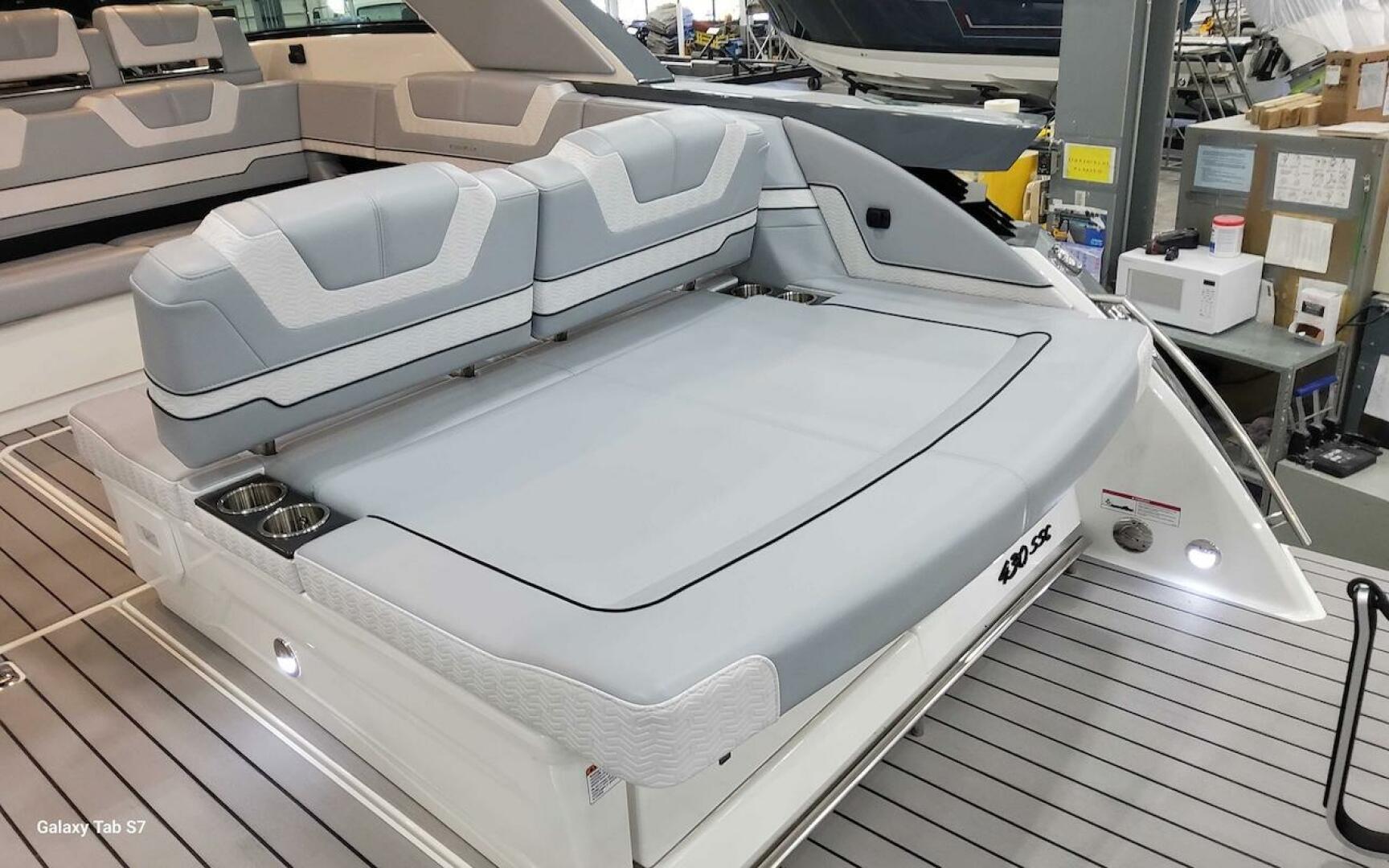 2024 Formula 430 Super Sport Crossover - Image 14