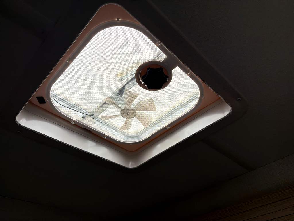 2027 THOR MOTOR COACH MAGNITUDE GA28 - Image 26