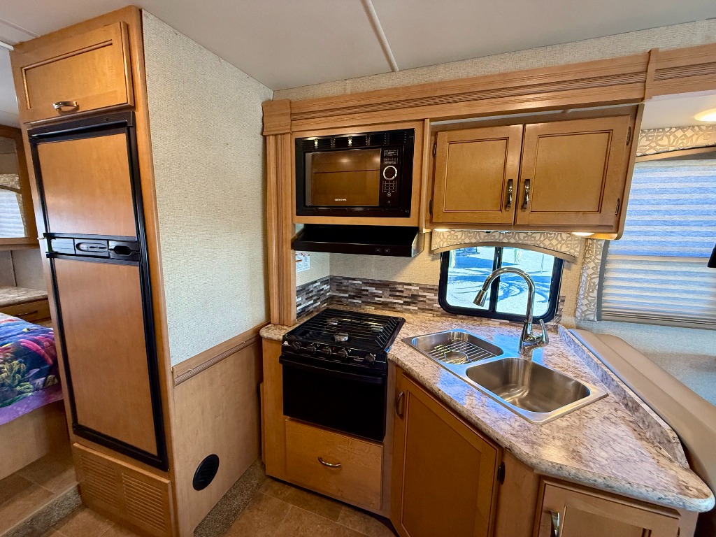 2017 Chateau 28Z - Image 18
