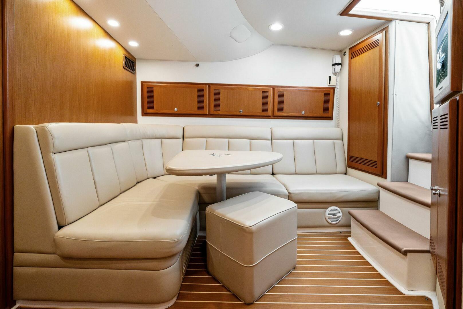 2004 Cabo 40 Hardtop Express - Image 21