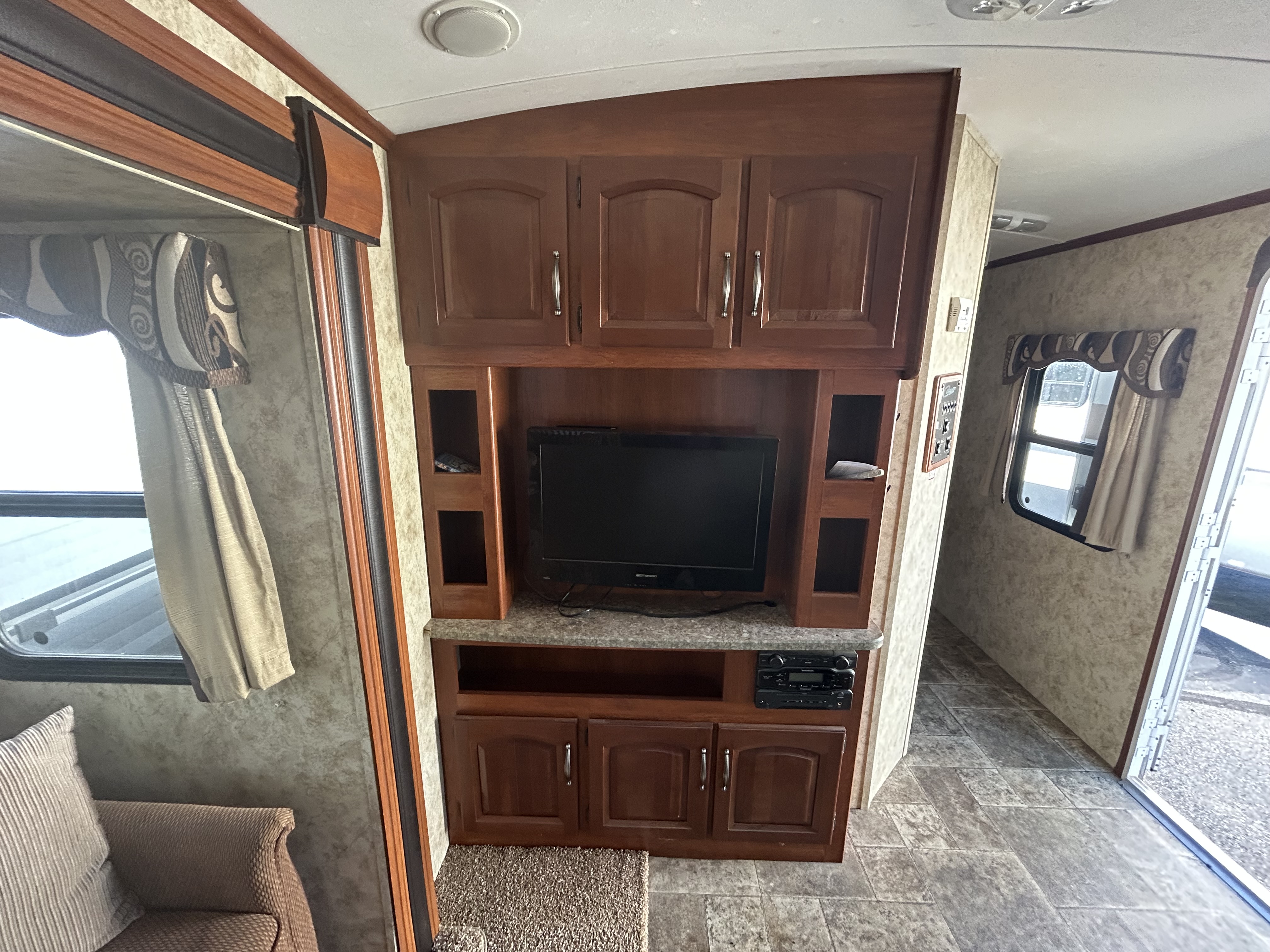 2012 Keystone Cougar XLite 31RKS - Image 10