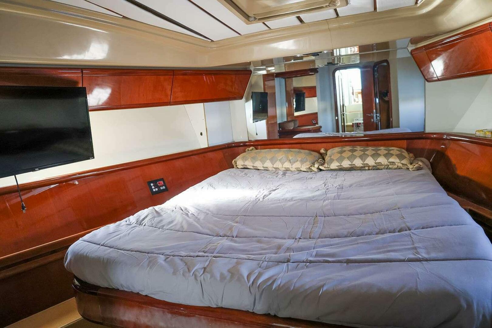 1998 Ferretti Yachts 55 Motor Yacht - Image 21