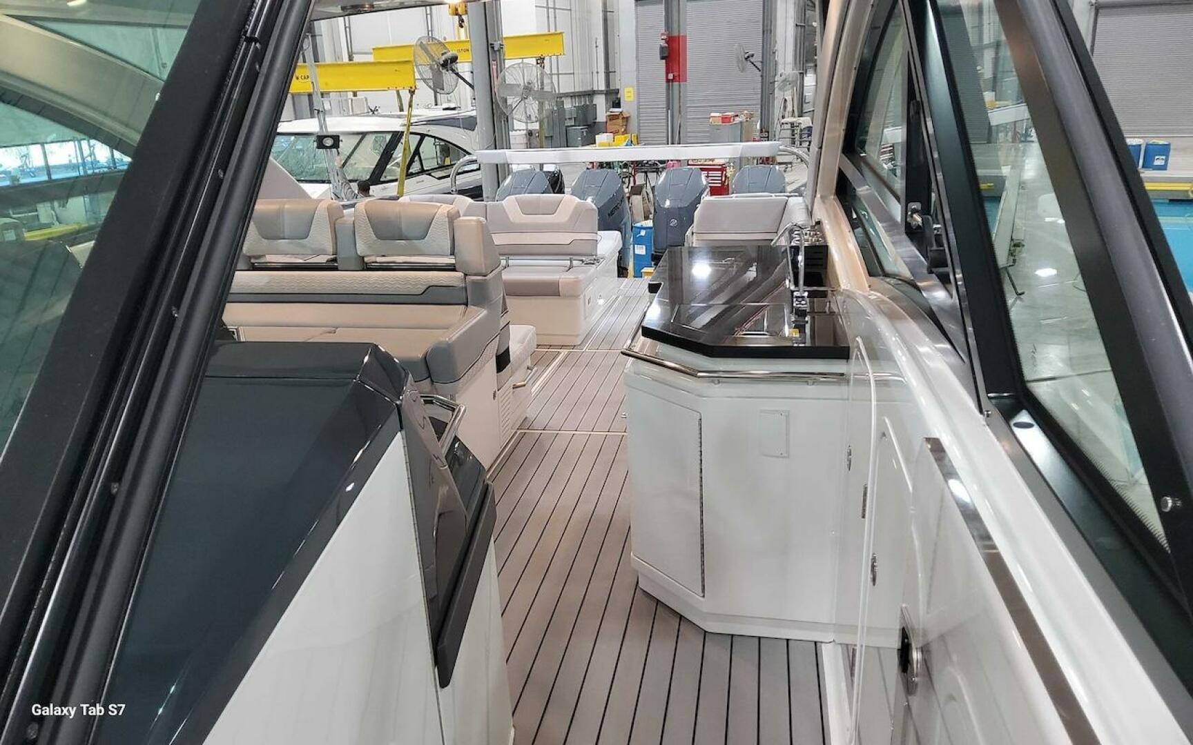 2024 Formula 430 Super Sport Crossover - Image 28
