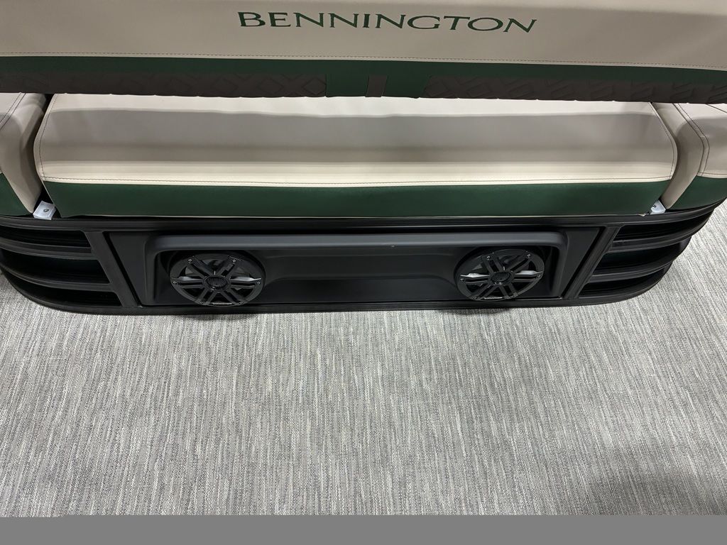 2026 Bennington 24MCSB Carbon Fiber Arch Tritoon Pontoon - Image 39