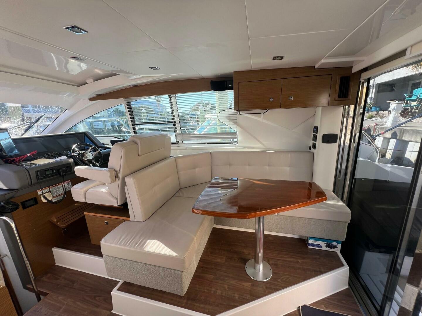 2018 Cruisers Yachts 42 Cantius - Image 11