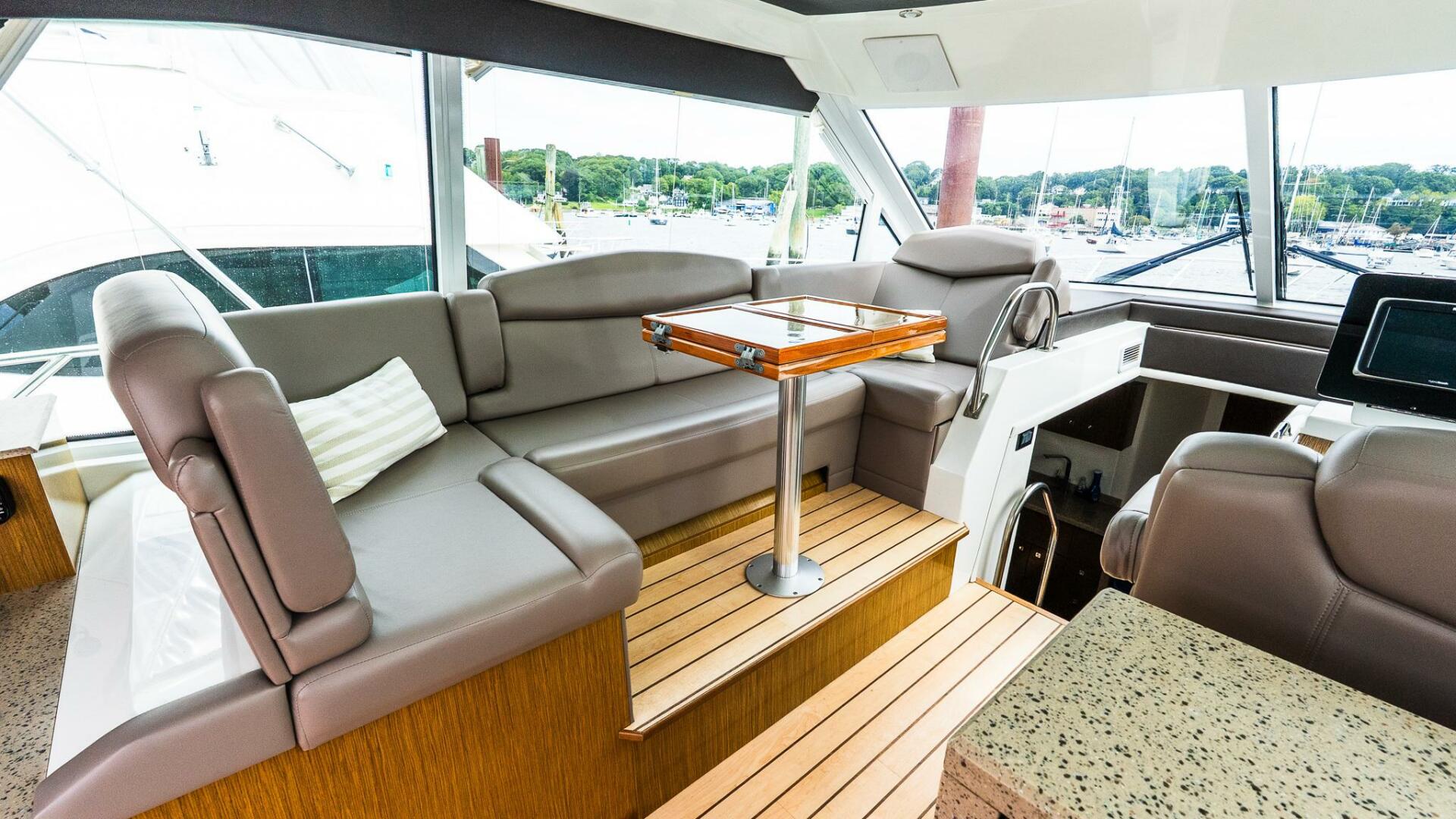 2013 CRUISERS 48 Cantius Base - Image 24