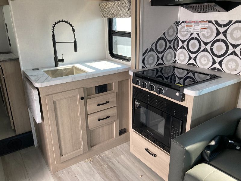 2026 Forest River Sunseeker LE 3250SLEF - Image 13