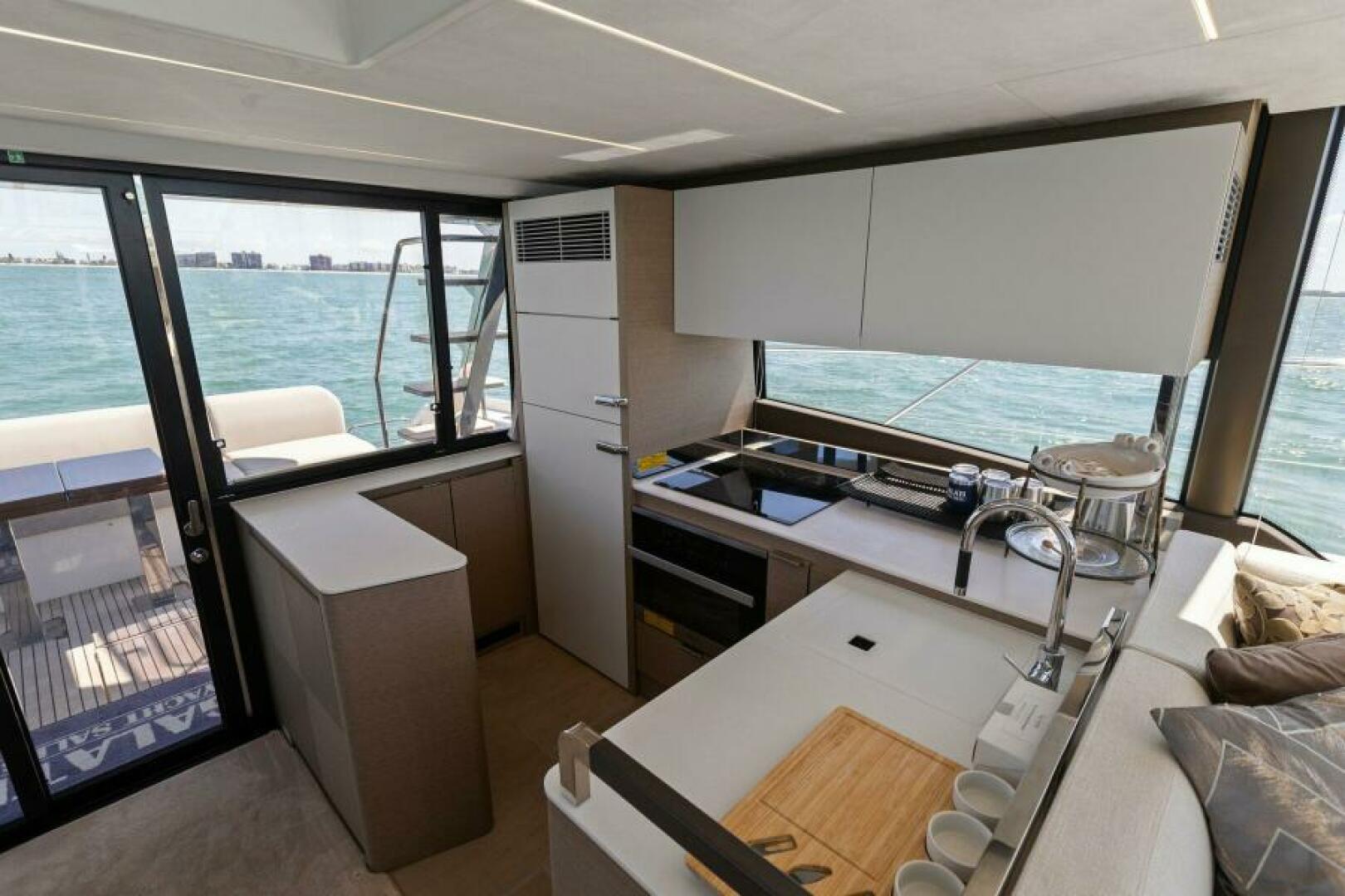 2022 Prestige 590 Flybridge - Image 12