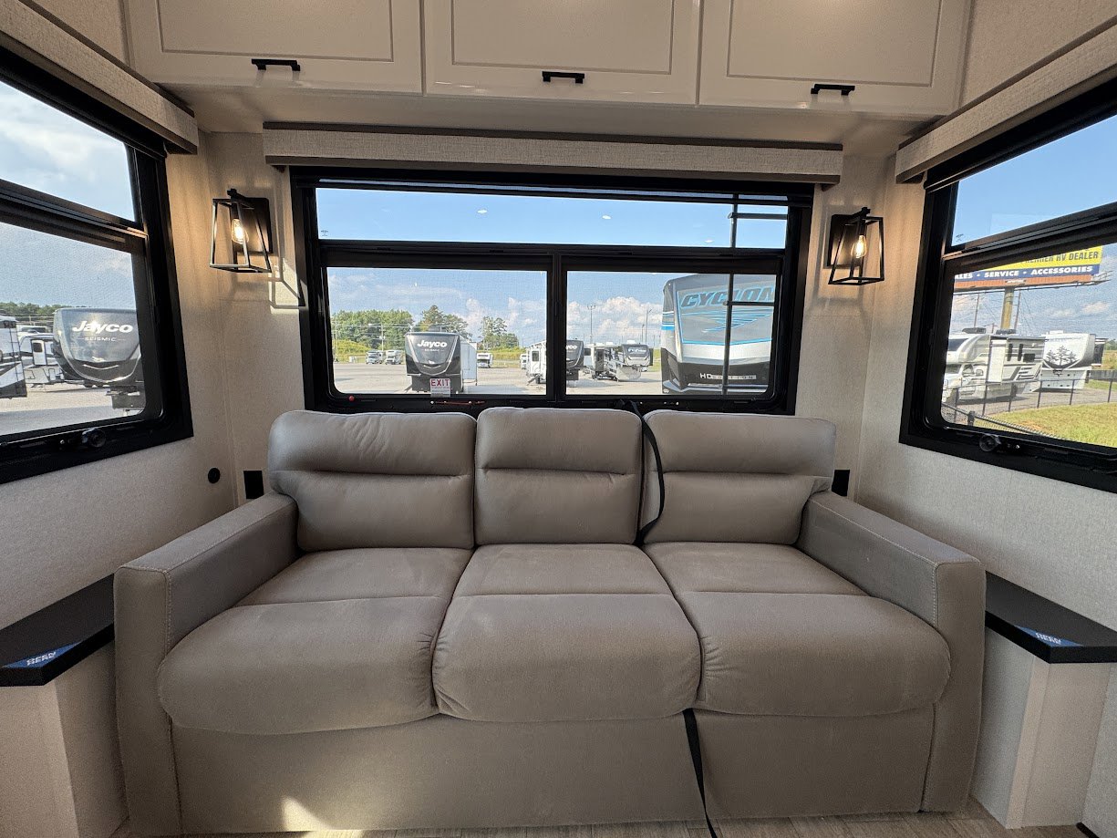 2026 JAYCO PINNACLE 32RLTS - Image 13