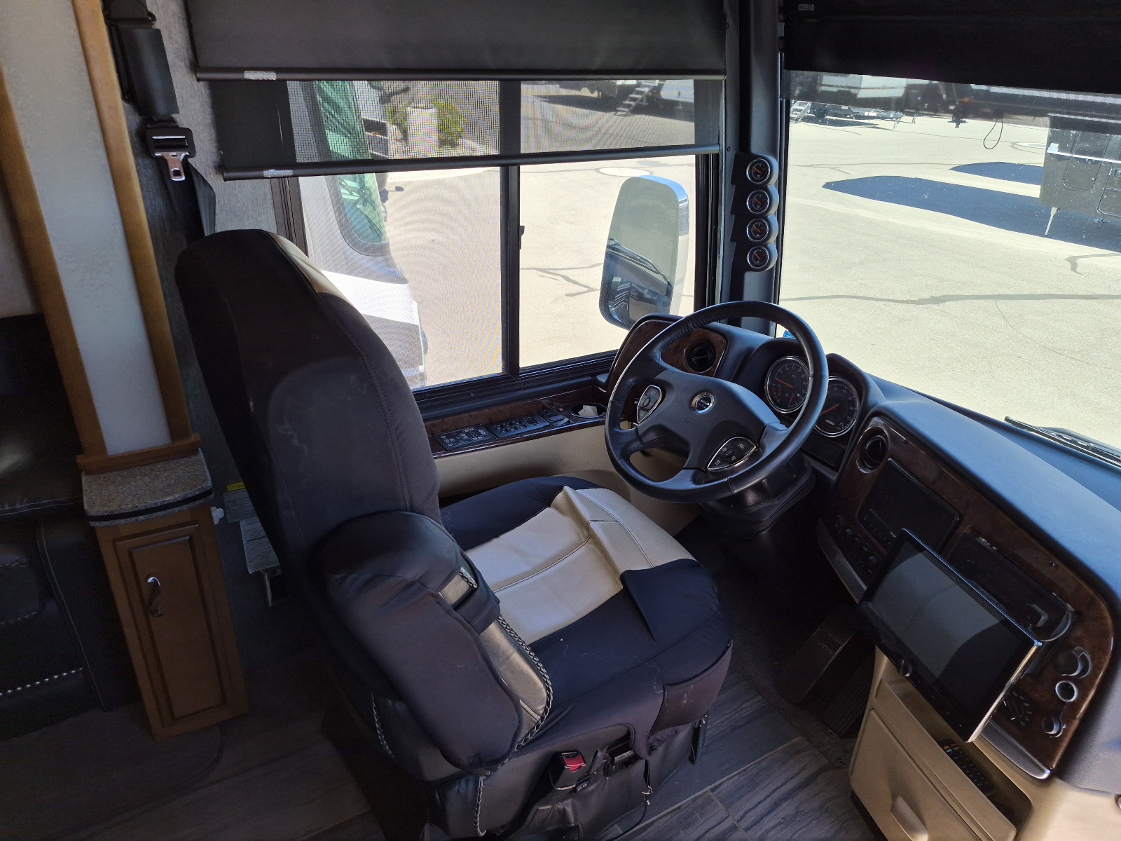 2015 Newmar Ventana 3636 - Image 5