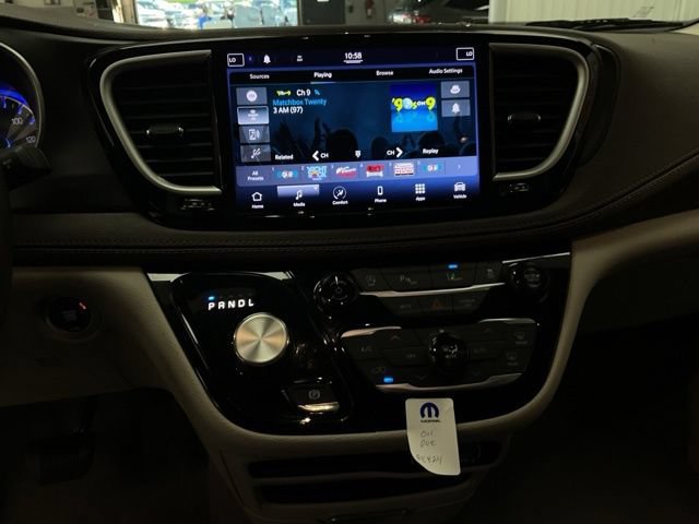 2021 Chrysler Pacifica Wagon 4D Touring - Image 22