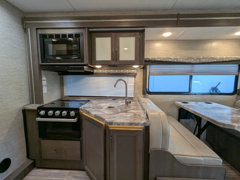 2024 Thor Motor Coach Four Winds 28Z - Image 12