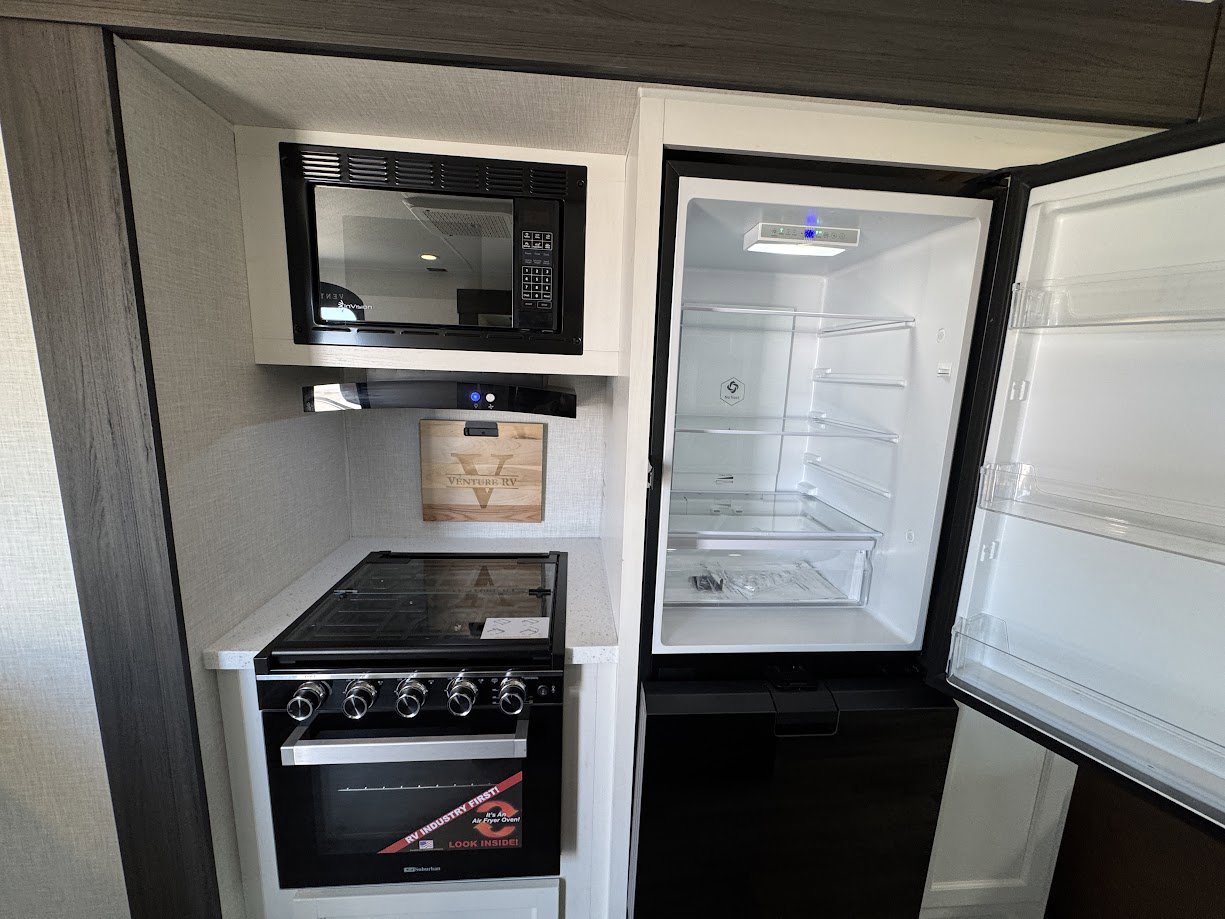 2026 VENTURE RV SPORTTREK 333VMI - Image 35