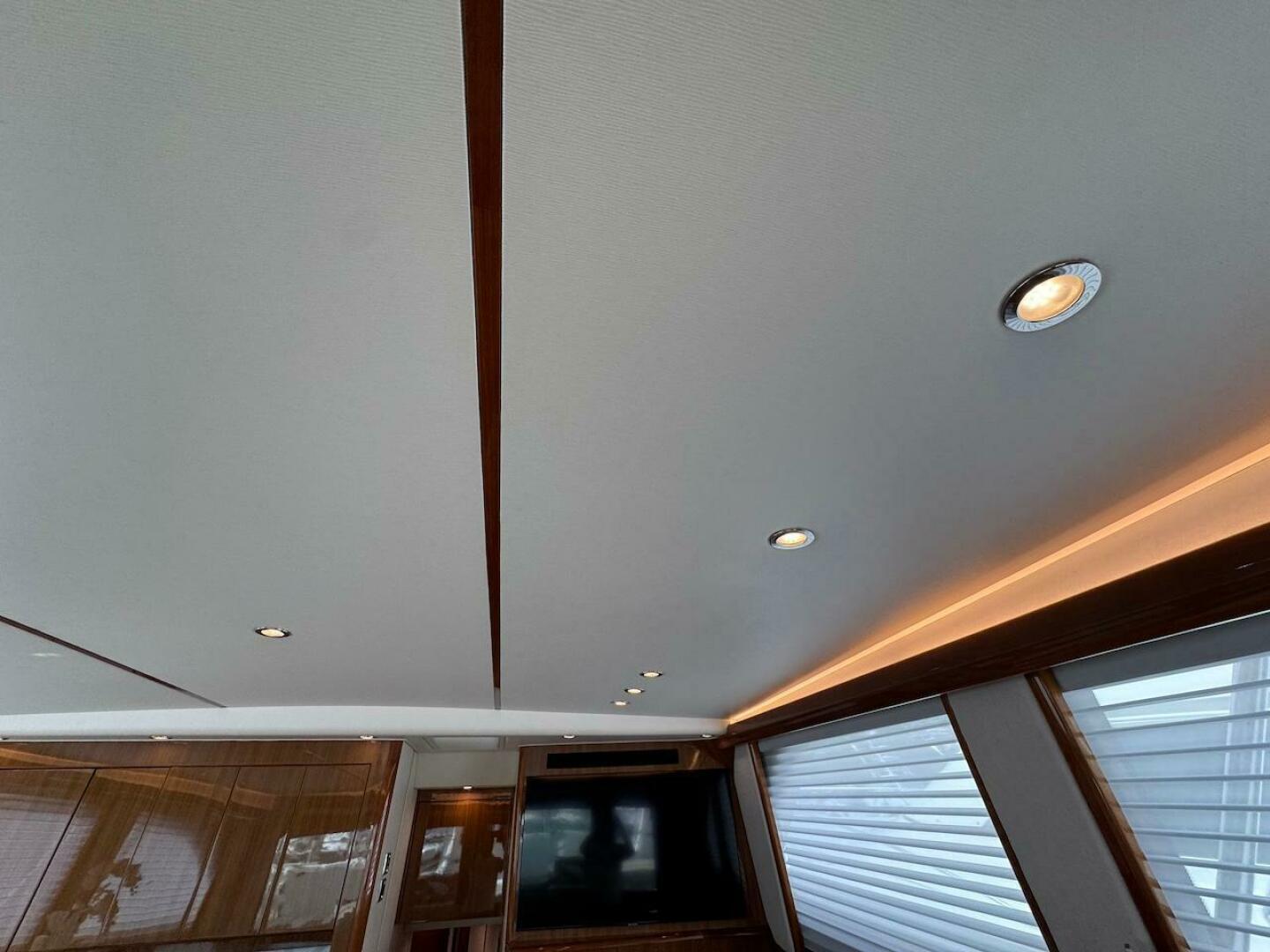 2007 VIKING 52 Convertible Base - Image 13