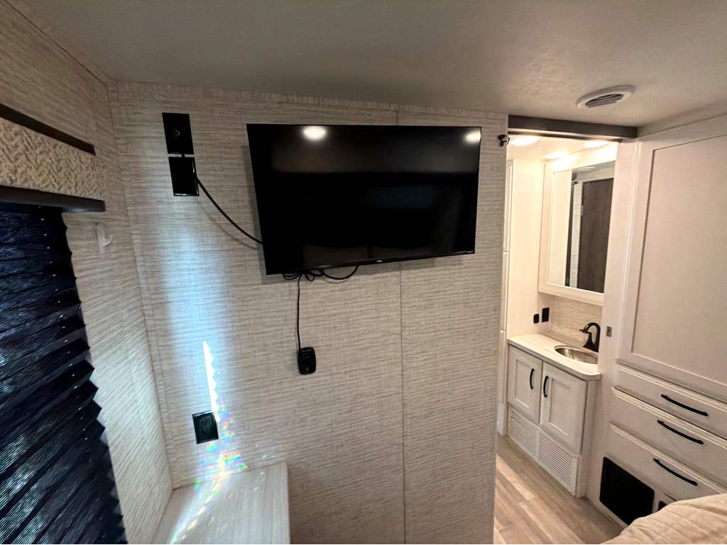 2025 ENTEGRA COACH ODYSSEY 30Z - Image 33