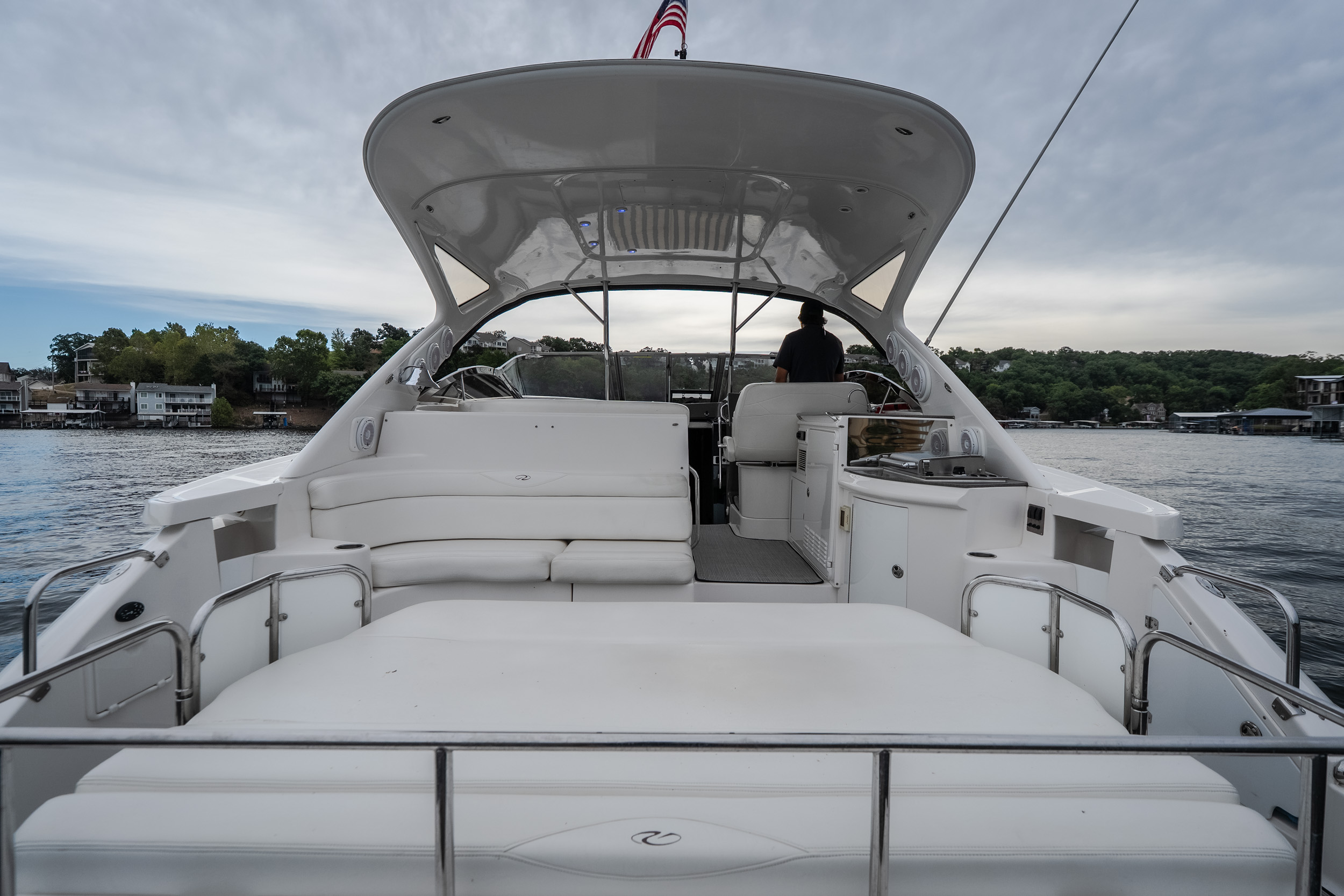 2009 Regal 4460 Express Cruiser - Image 6