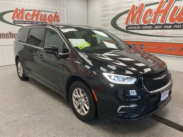 2025 Chrysler Pacifica Limited FWD - Image 3