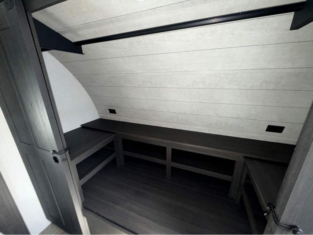 2026 VENTURE RV STRATUS 302VBH - Image 28